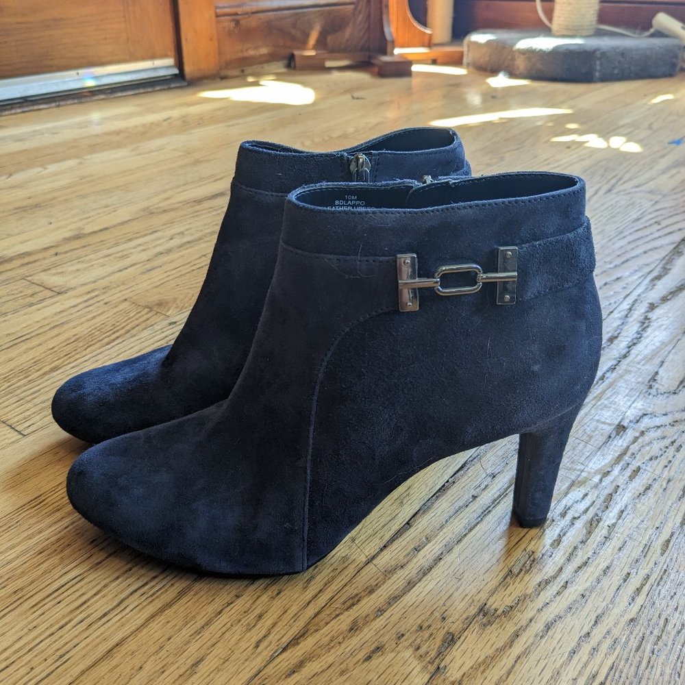 Bandolino heeled ankle bootie